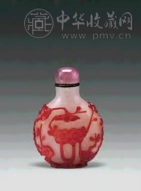 清中期 霏雪地套红料梅花图鼻烟壶