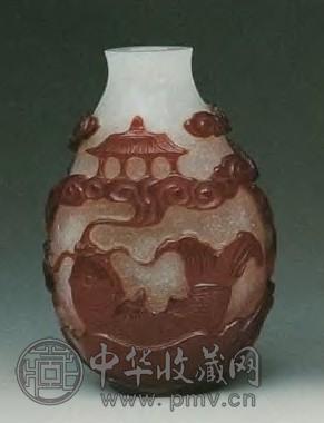 清中期 霏雪地套红料鱼纹鼻烟壶