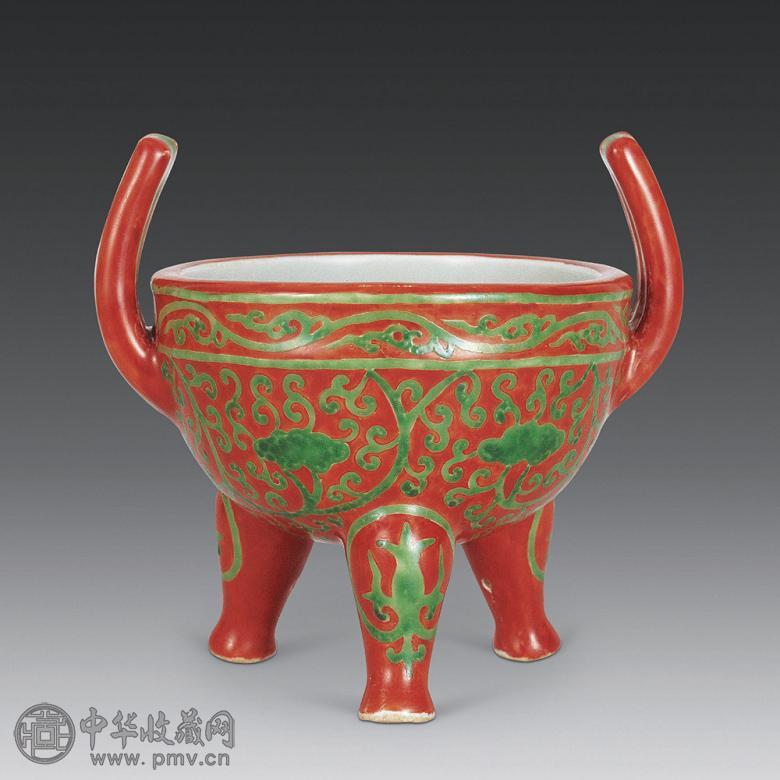 明 成化 红绿彩灵芝纹双耳三足炉 明 成化 红绿彩灵芝纹双耳三足炉