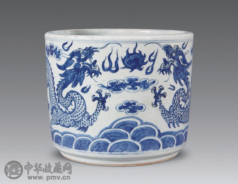 清 青花双龙戏珠纹香炉 清 青花双龙戏珠纹香炉