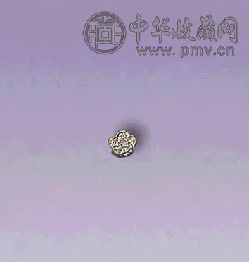 18K金镶钻石梅花形吊坠