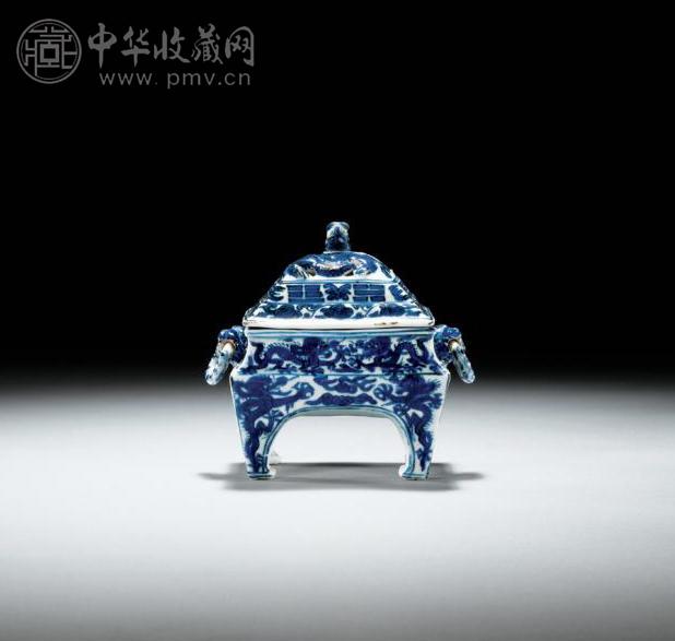 明万历 青花赶珠云龙纹活环长方盖炉