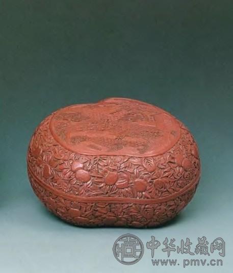 清中期 剔红开光山水人物图桃形捧盒
