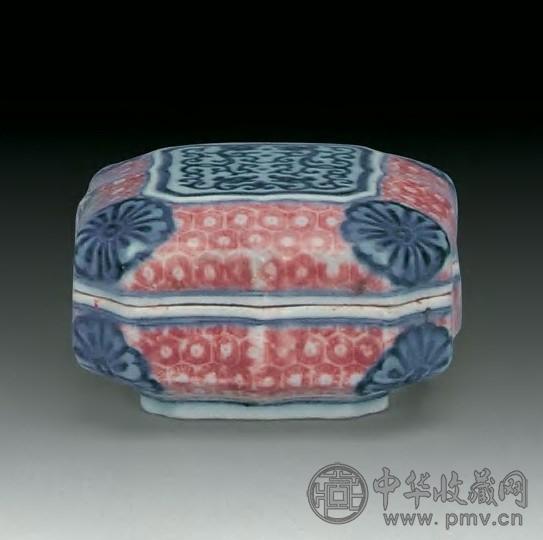 清乾隆 青花釉里红锦纹印盒