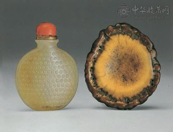 清雍正 玛瑙雕百寿鼻烟壶及虬角烟碟