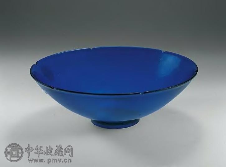 清乾隆 蓝料花口碗