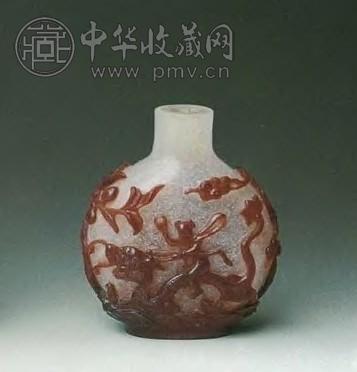 清中期 霏雪地套红料哪吒闹海图鼻烟壶