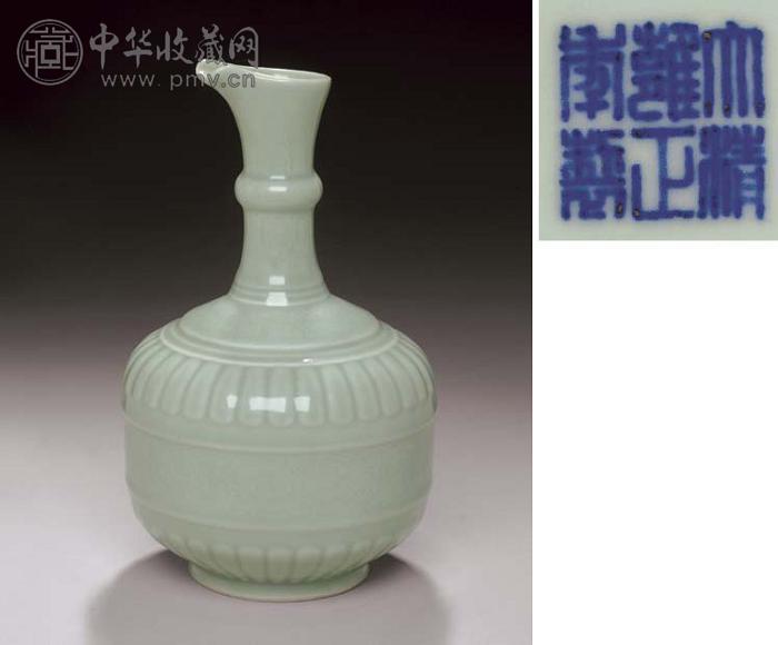 清雍正 粉青釉划花花卉纹花浇