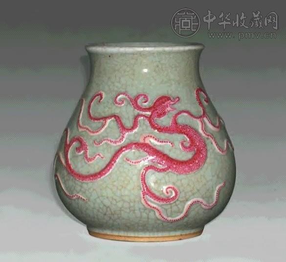 清 哥釉地堆胭脂螭龙纹渔镂尊