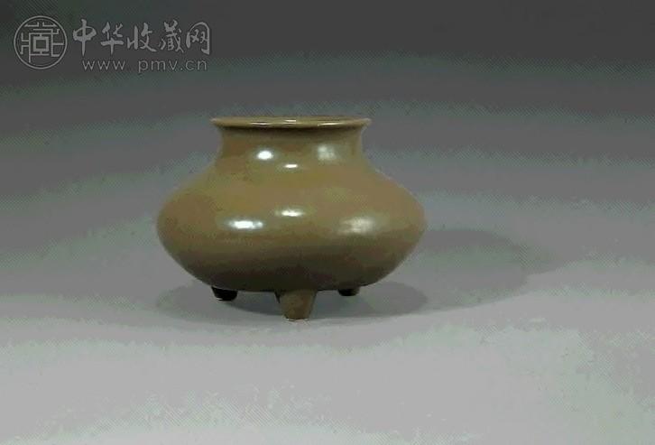 清 茶叶末釉三足鱼篓尊