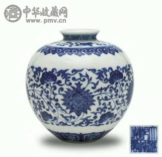 清乾隆 青花缠枝莲纹苹果尊