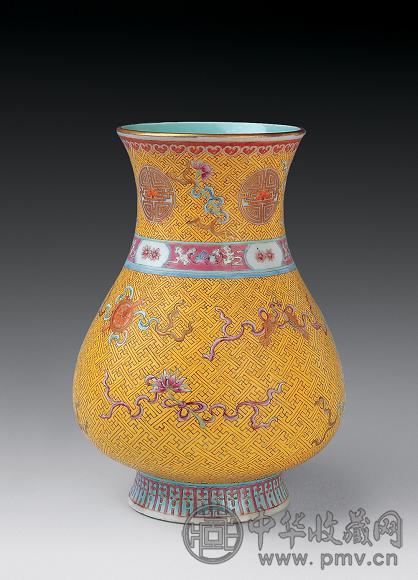 民国 黄釉轧道八宝纹尊