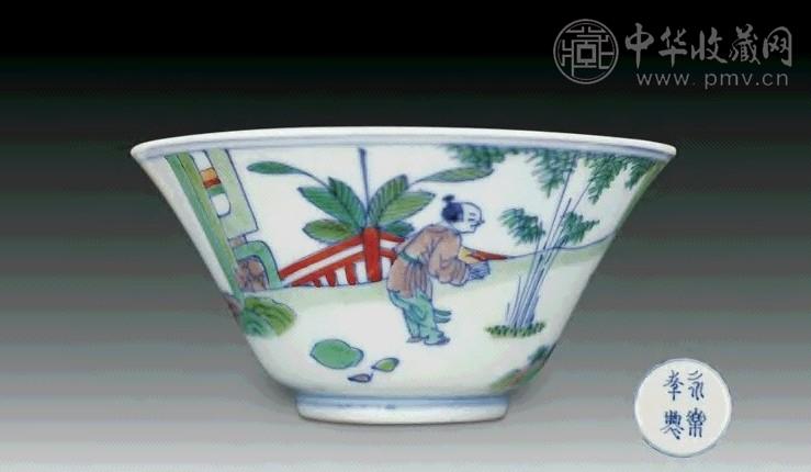 清康熙 内青花外彩人物撇口盅