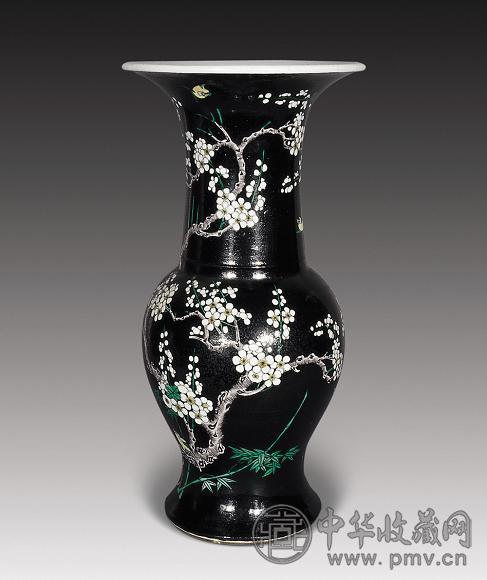 清 墨地素三彩梅花花觚