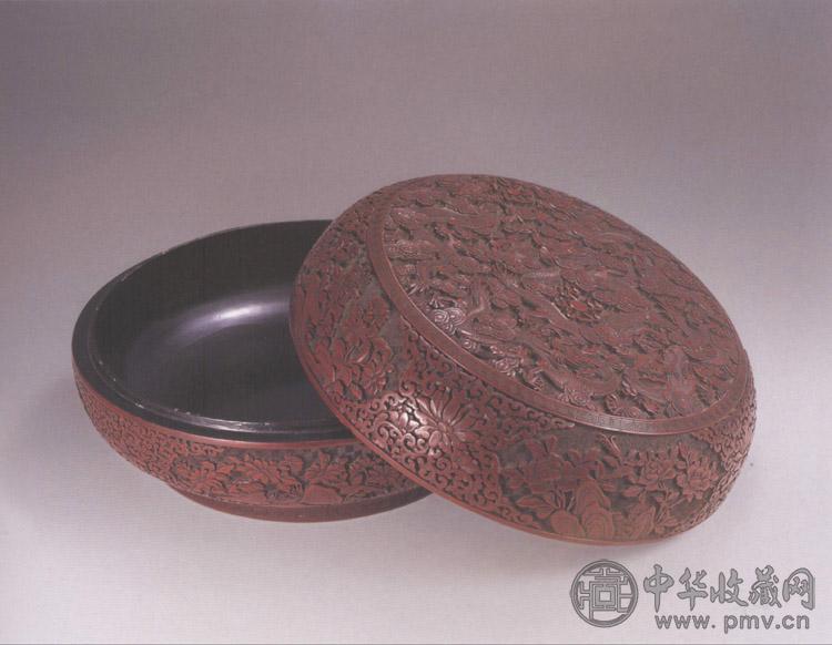 清乾隆 雕漆云龙捧盒