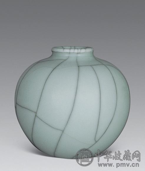 清中期 哥釉石榴尊