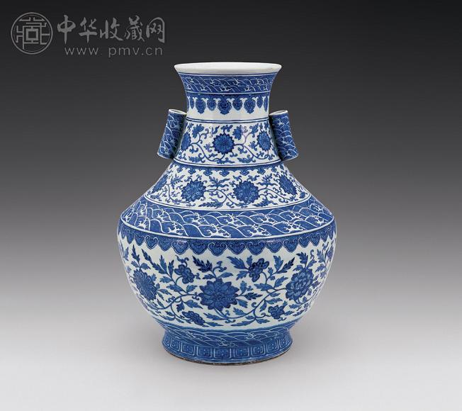 清 青花贯耳缠枝花卉纹尊