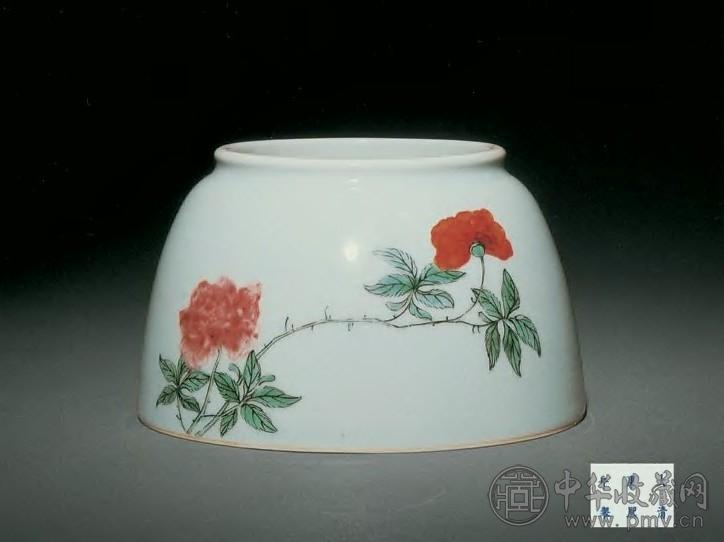 清康熙 五彩釉里红花纹马蹄尊