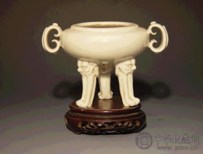 明 德化窑双耳三足鼎式香炉