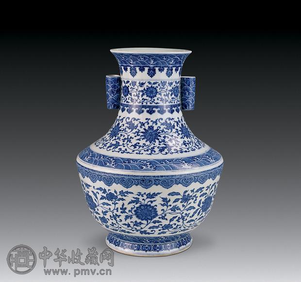 清咸丰 青花缠枝花卉纹贯耳尊