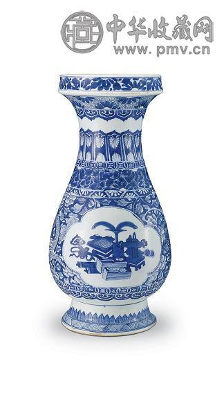 清康熙 青花龙纹开光博古盘口瓶