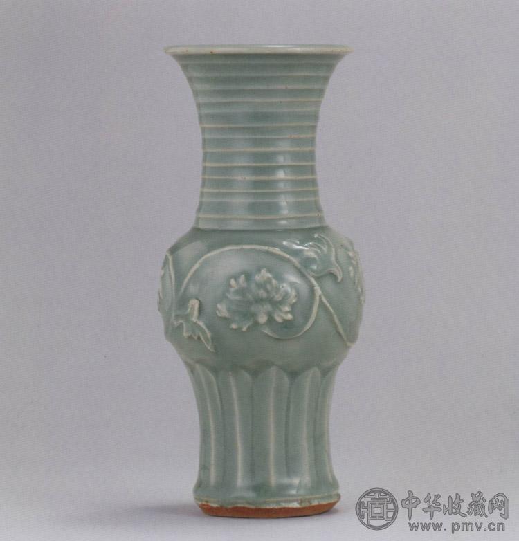 元 龙泉窑青釉贴花牡丹纹小凤尾尊 元 龙泉窑青釉贴花牡丹纹小凤尾尊