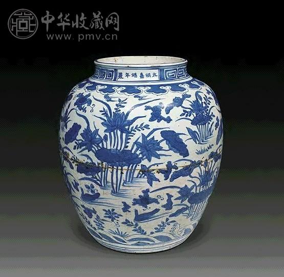 明嘉靖 青花莲池鸳鸯罐