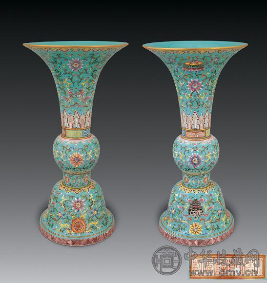 清乾隆 粉彩松绿地莲托八宝花觚(1对) 清乾隆 粉彩松绿地莲托八宝花觚(1对)