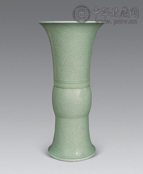 清康熙 豆青龙纹花觚