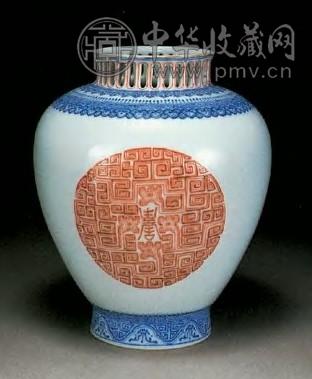 民国 料彩团花寿字镂空口尊