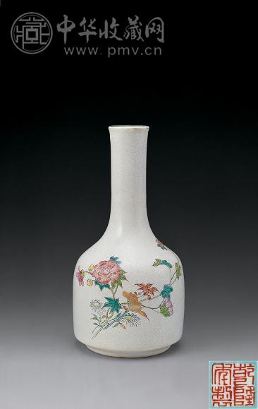 清乾隆 白釉轧道彩花卉摇铃尊