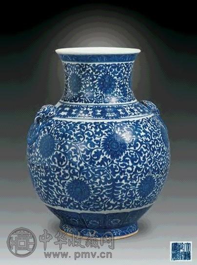 清中期 青花缠枝莲兽耳尊