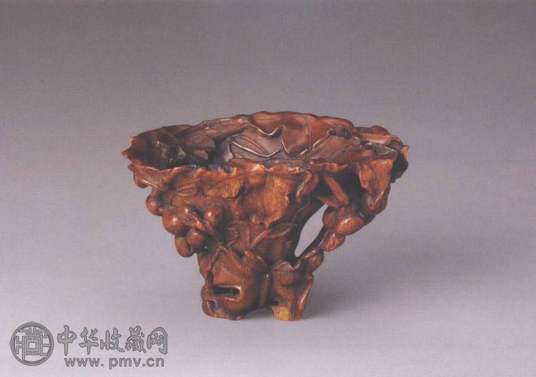 清初 犀角雕葡萄纹杯