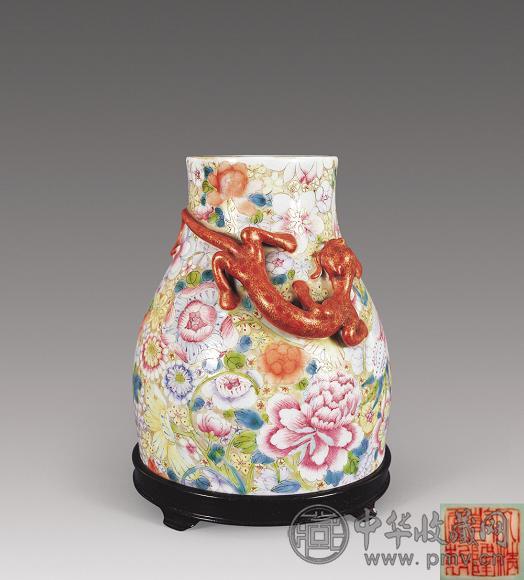 民国 粉彩金地百花纹伏螭龙尊