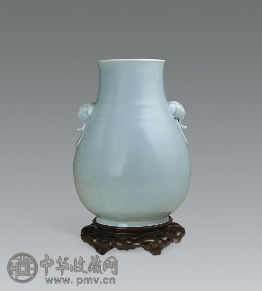 清雍正 天青釉象耳尊