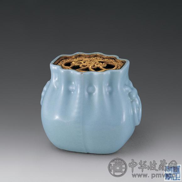 清雍正 天蓝釉包袱式尊