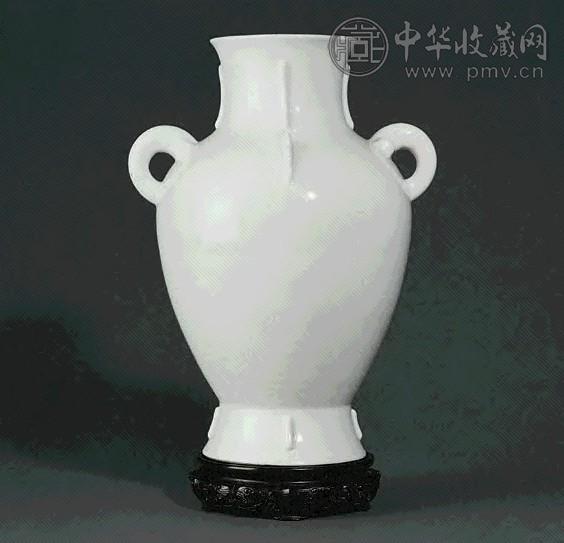 清雍正 白釉出战双耳尊