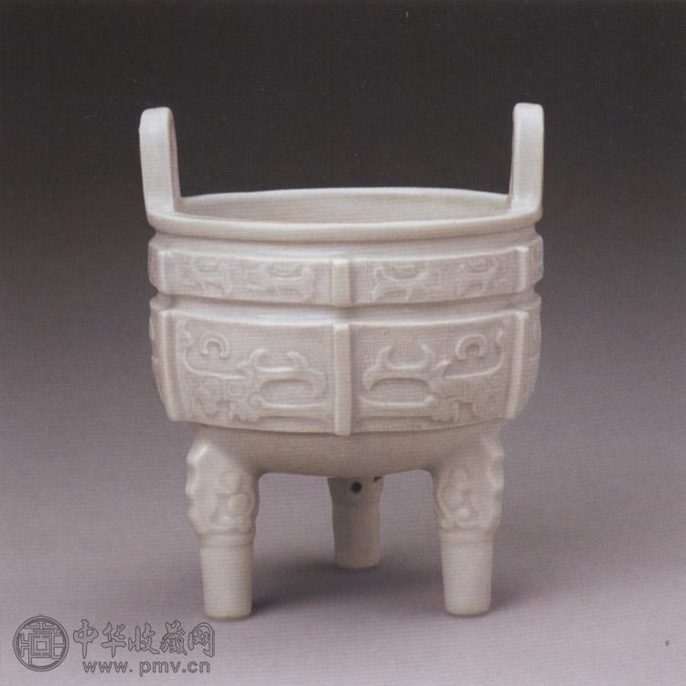 清中期 影青釉兽面纹鼎式炉