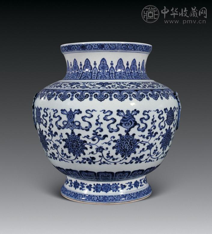 清乾隆 青花缠枝莲托八宝纹双耳尊