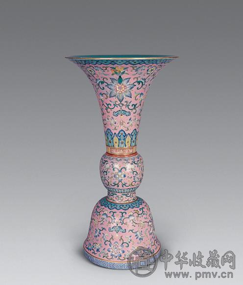 清道光 粉地粉彩缠枝花卉花觚