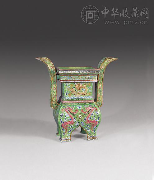 清道光 绿地粉彩龙纹朝天耳炉