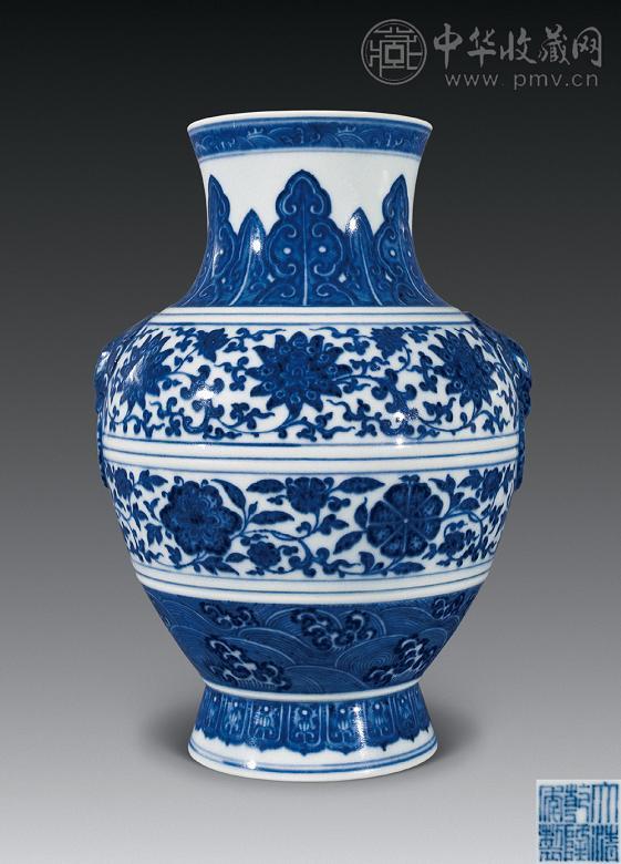 清乾隆 青花缠枝莲纹铺首尊