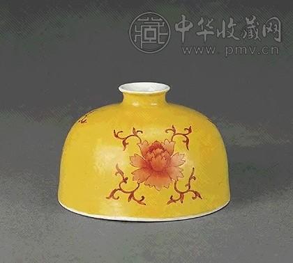 清 黄釉暗花矾红花卉太白尊