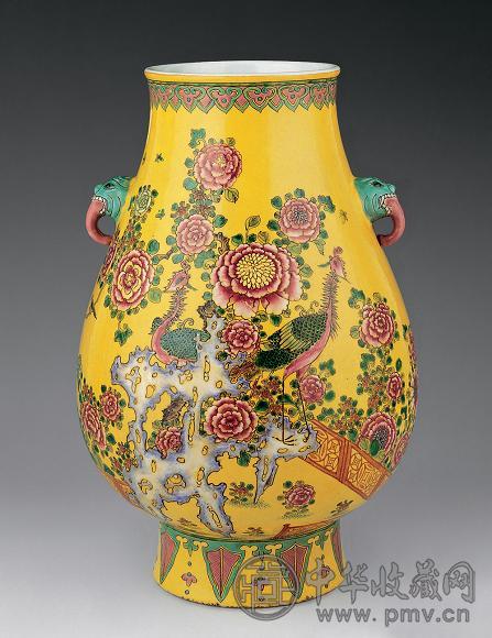 民国 黄釉凤凰牡丹琵琶尊