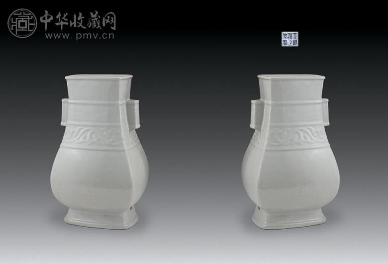 清雍正 仿汝釉贯耳方尊