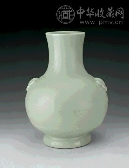 民国 豆青弦纹象耳尊