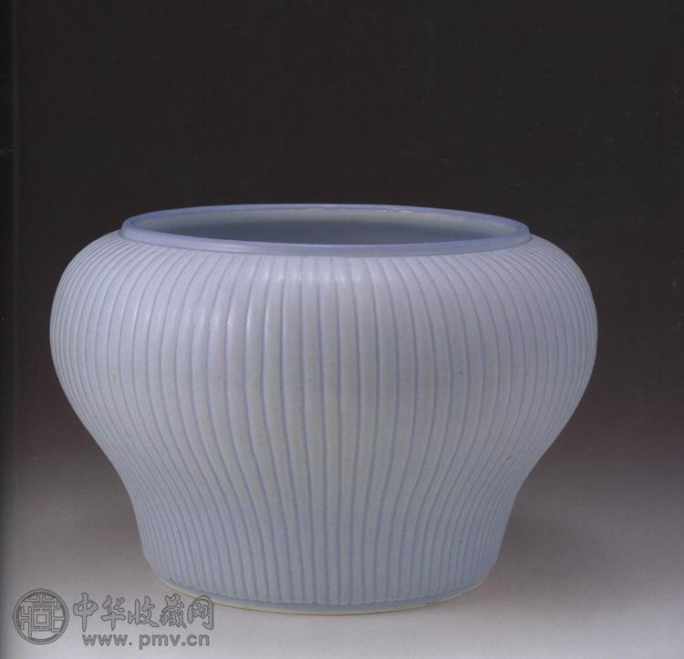 清康熙 天兰釉菊瓣纹尊