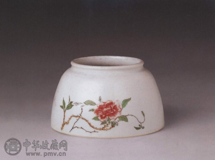清康熙 釉里红加彩牡丹图马蹄尊