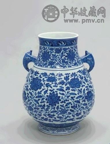 清 乾隆 青花缠枝莲纹兽耳尊