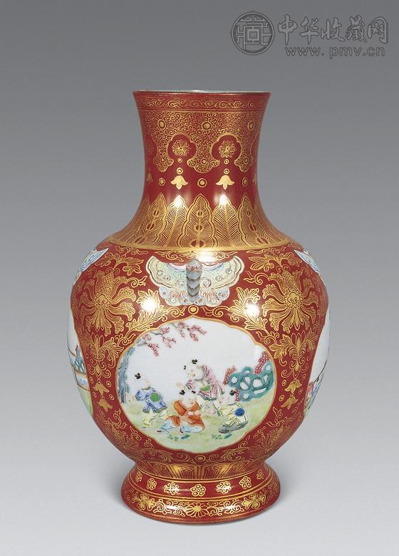 清乾隆 珊瑚红地描金开光粉彩婴戏图尊